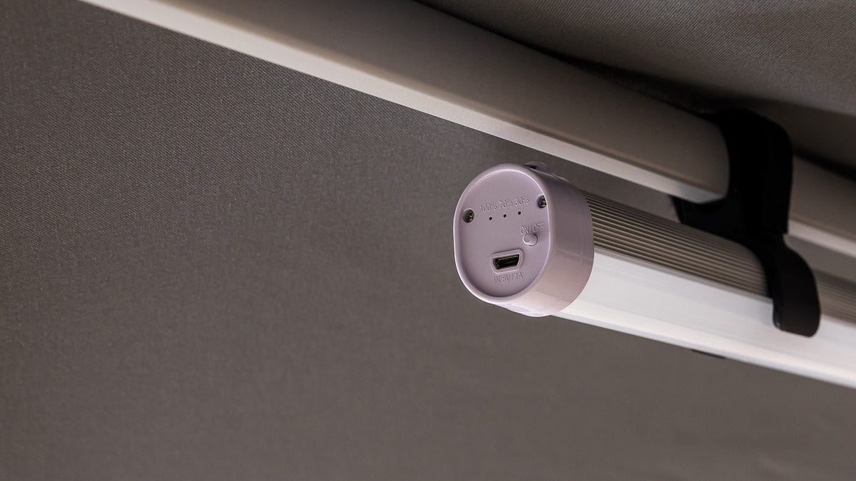 Aspen-Malibu Umbrella Light Closeup