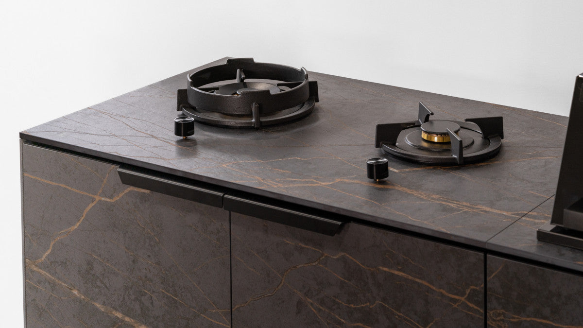 Q-Boo outdoor kitchen two burner cooktop and Laurent Dekton close-up