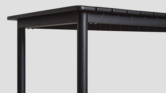 Cambridge Alu Bar Leaner Legs Closeup