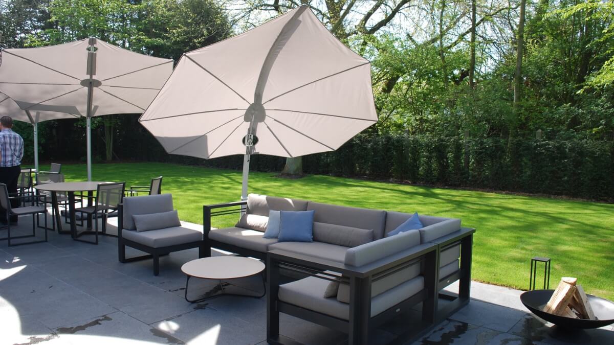 UMBROSA ICARUS CANTILEVER UMBRELLA