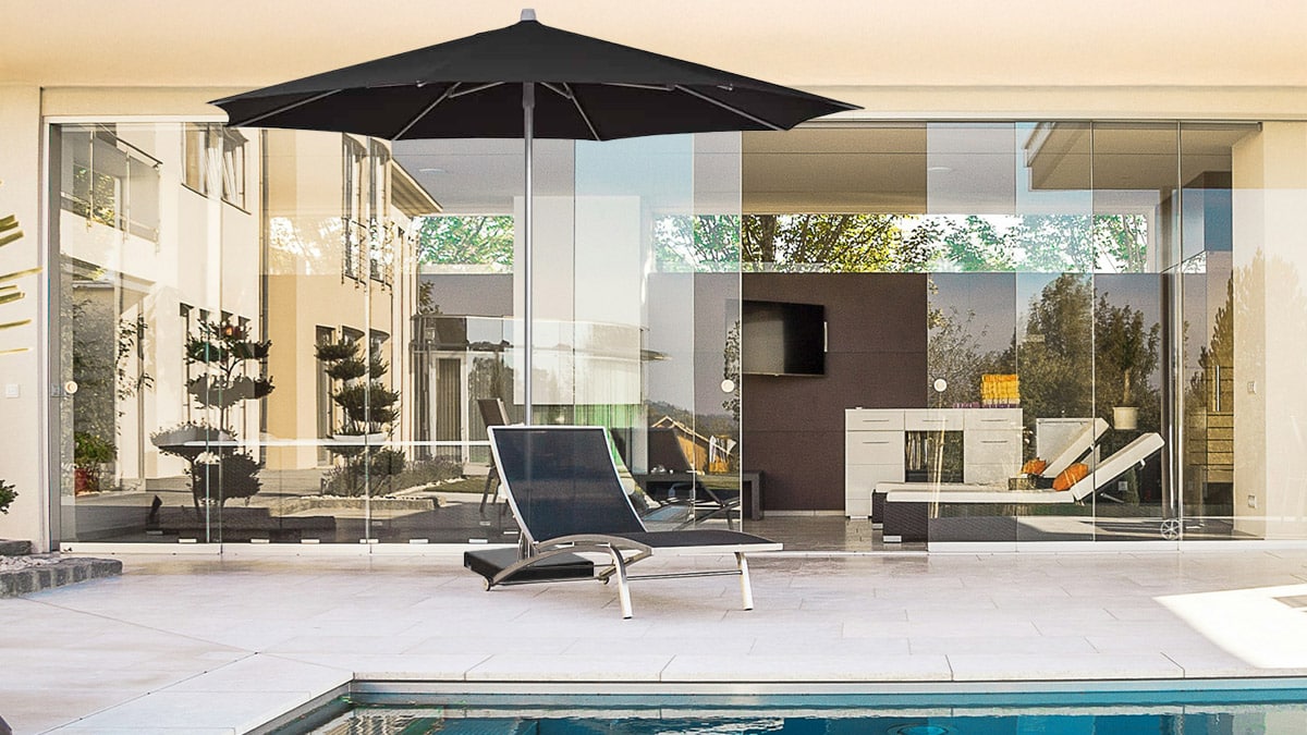 Miami Centrepost Umbrella In-situ