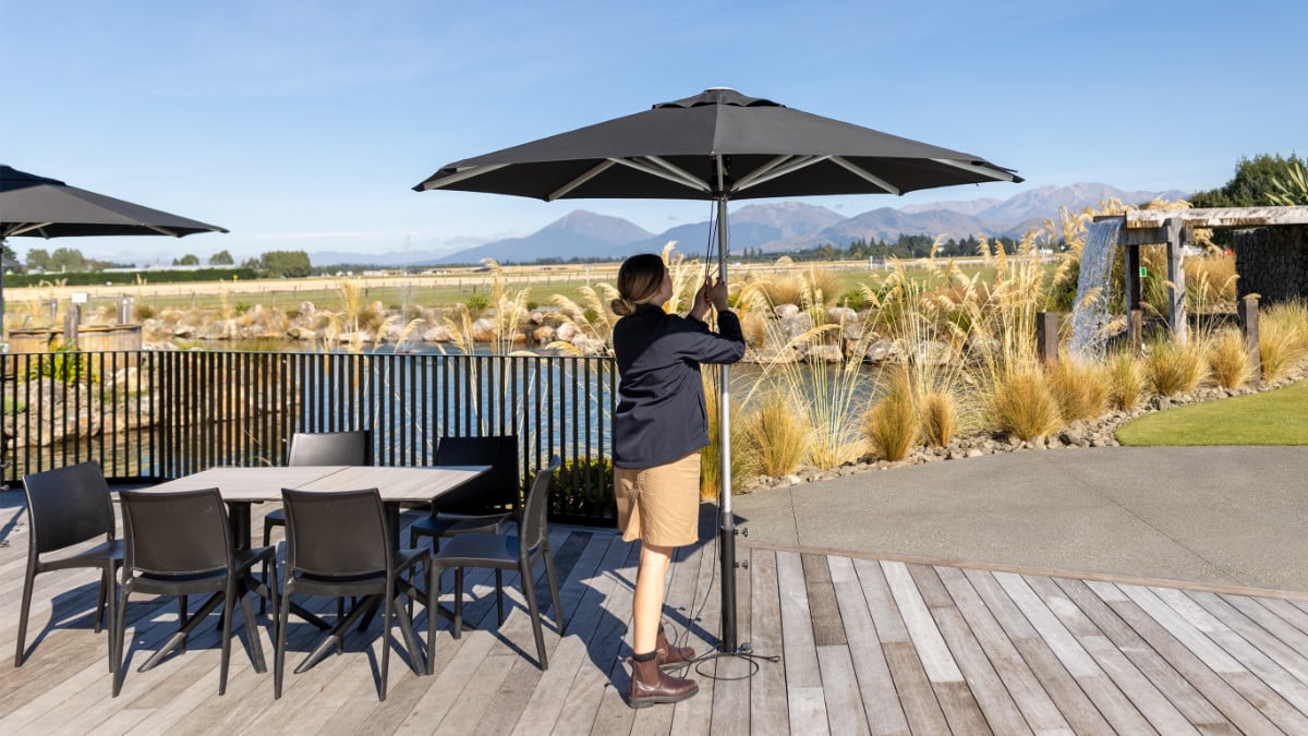 SU2 Cafe &#038; Resort Umbrella Black