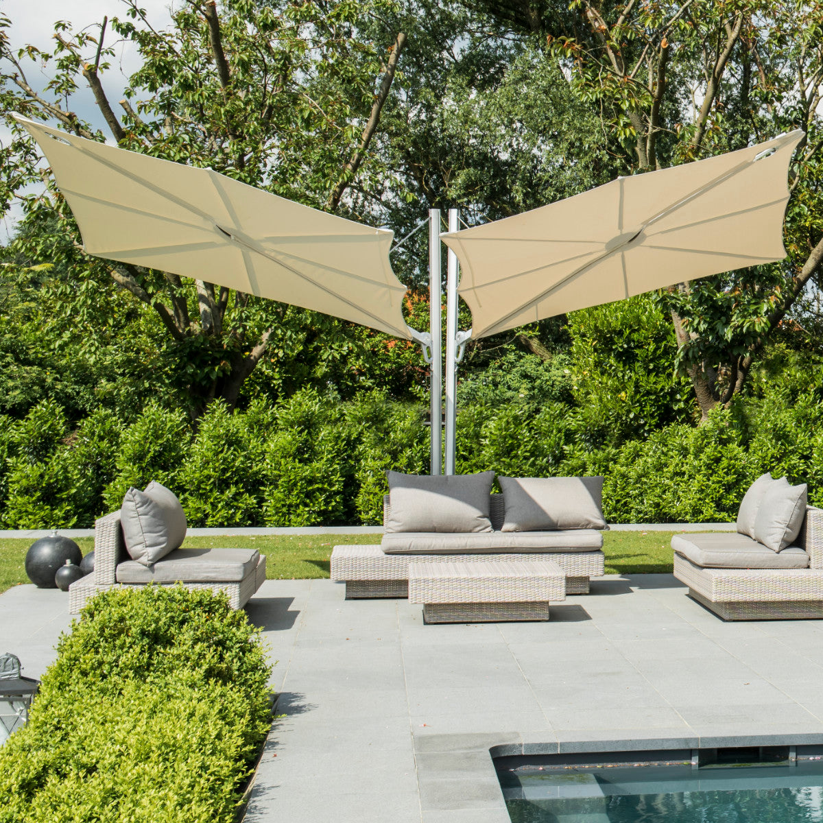 UMBROSA SPECTRA CANTILEVER UMBRELLA
