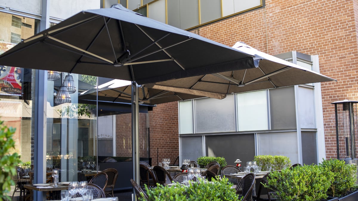 Unity Multi Cantilever Umbrella Trio
